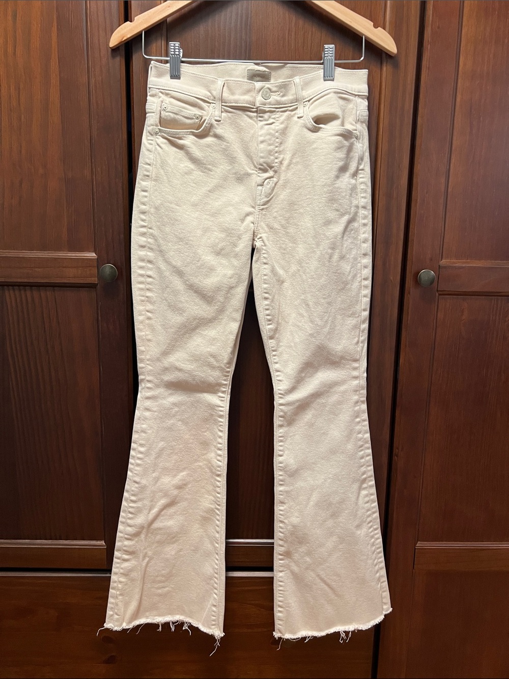 MOTHER The Weekender Mid Rise Flare Jeans Fog Beige Frayed Hem Size 27